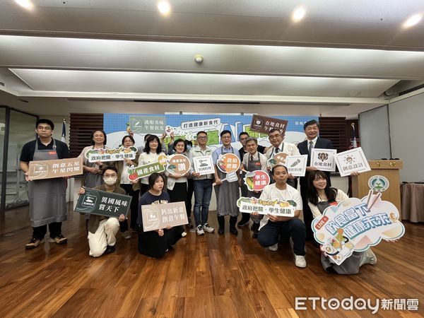▲▼教育部委託成大王振興特聘教授團隊研發「AI開菜系統」，可滿足學生成長營養所需，且節省時間。（圖／記者許敏溶攝）