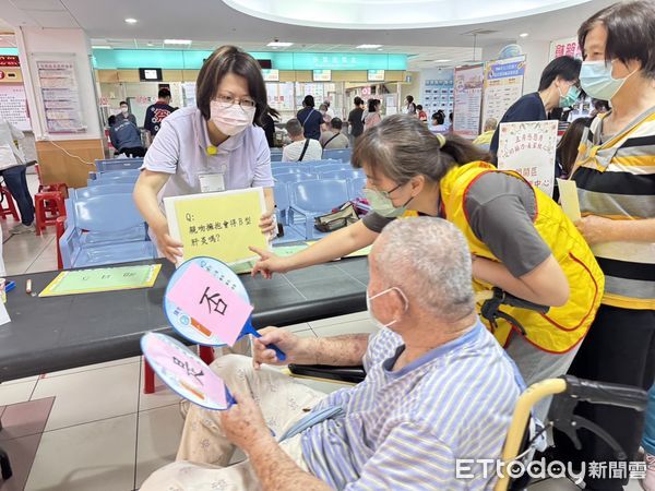 ▲▼   嘉義醫院舉辦「五月感恩月 愛的接力-長輩放心玩」闖關活動　跨團隊合作打造溫馨互動時光  。（圖／嘉義醫院提供）