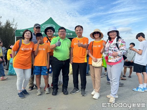 ▲▼   嘉義長庚實踐ESG精神 百人齊聚布袋好美里淨灘植樹 用行動守護海岸環境。（圖／嘉義長庚醫院提供）