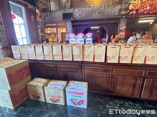 ▲台中福華攜手百年福興宮端午送暖物資捐贈。（圖／記者游瓊華翻攝）