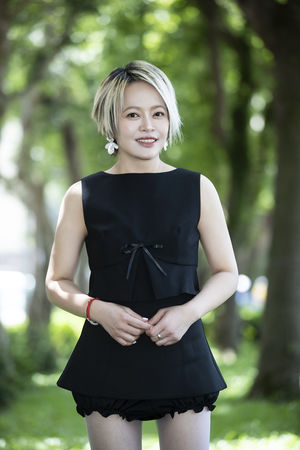 ▲▼ 戴愛玲推出新專輯。（圖／華納音樂提供）