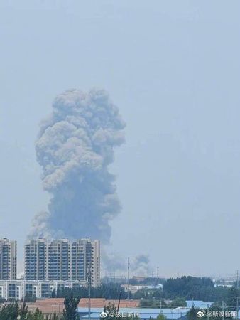 ▲▼山東化工廠大爆炸「驚現蘑菇雲」。（圖／翻攝微博）