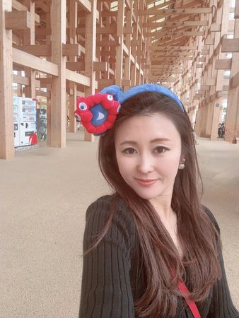 ▲麻衣帶著兒子參觀世界博覽會。（圖／翻攝自Facebook／佐籐麻衣）