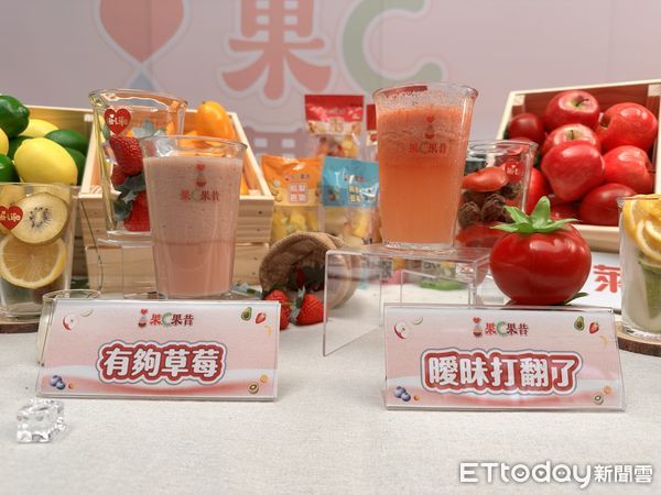 ▲▼萊爾富獨家「果C果昔」讓網友敲碗，如今擴大門市佈局，也陸續解鎖新口味。（圖／記者林育綾攝）
