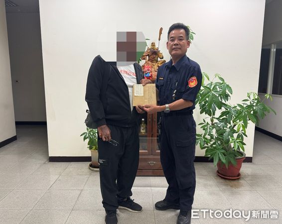 ▲枋寮警分局員警捐款助人              。（圖／記者陳崑福翻攝）