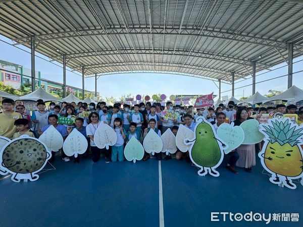 ▲台南市「健康小學堂－健康知識大挑戰」決賽於鹽行國中登場，賢北國小奪下冠軍。（記者林東良翻攝，下同）