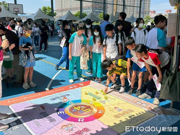 ▲台南市「健康小學堂－健康知識大挑戰」決賽於鹽行國中登場，賢北國小奪下冠軍。（記者林東良翻攝，下同）