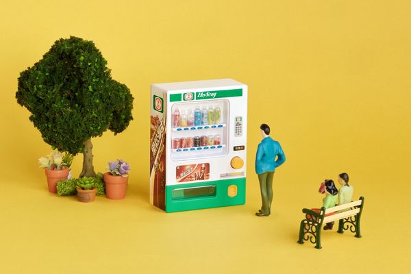 ▲▼黑松推出100周年紀念周邊「迷你自動販賣機」爆紅。（圖／業者提供）