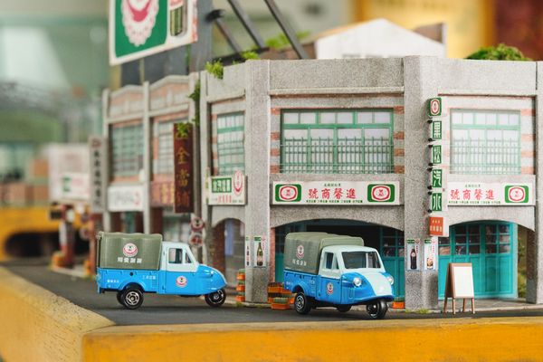 ▲▼黑松推出100周年紀念周邊「迷你自動販賣機」爆紅。（圖／業者提供）