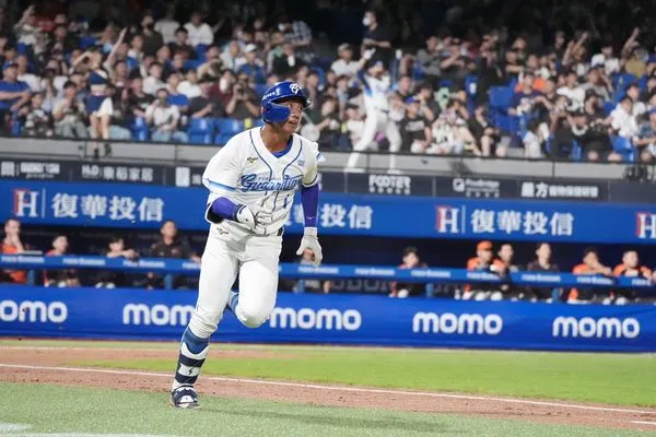 ▲▼   高捷        。（圖／富邦悍將提供）