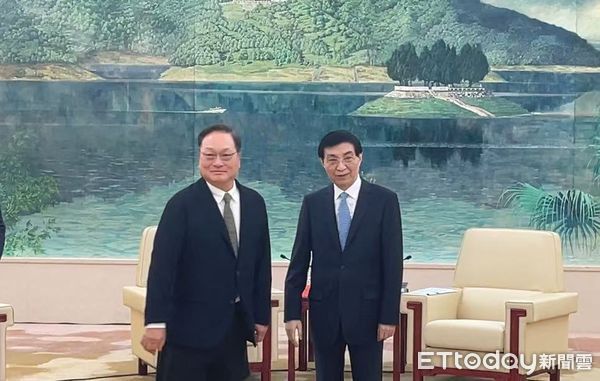 ▲▼ 東森集團總裁王令麟、大陸全國政協主席王滬寧            。（圖／記者任以芳攝）