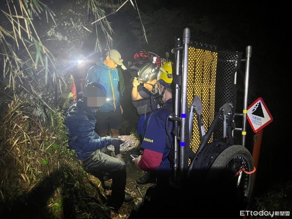 4人攀玉山領隊晚餐後「臉部歪斜」疑中風　警消摸黑上山救人