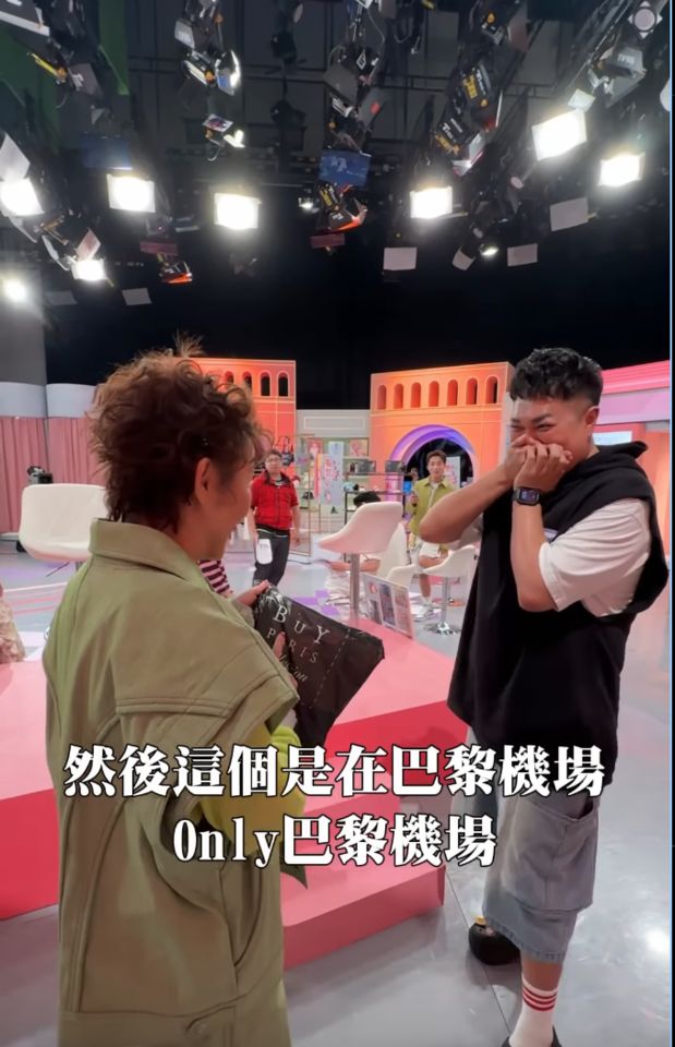 ▲▼關韶文收到藍心湄送的包包超感動。（圖／翻攝關韶文IG）