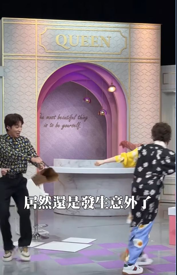 ▲▼關韶文收到藍心湄送的包包超感動。（圖／翻攝關韶文IG）