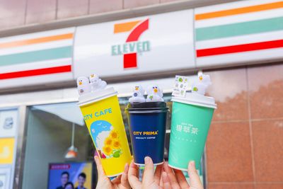 7-11咖啡滿百送「莎莉發光公仔」