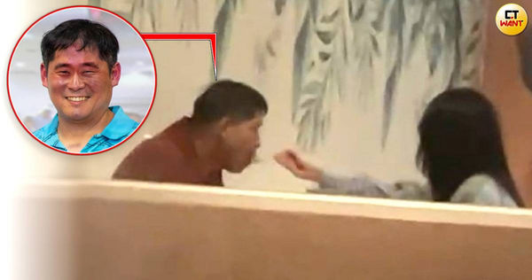 臺北市立大學體育學院院長周建智今年3月4日晚間5時許被目擊和系辦女助教，現身於天母一間高級牛排餐廳內，兩人甜蜜互相餵食。（圖／民眾提供）