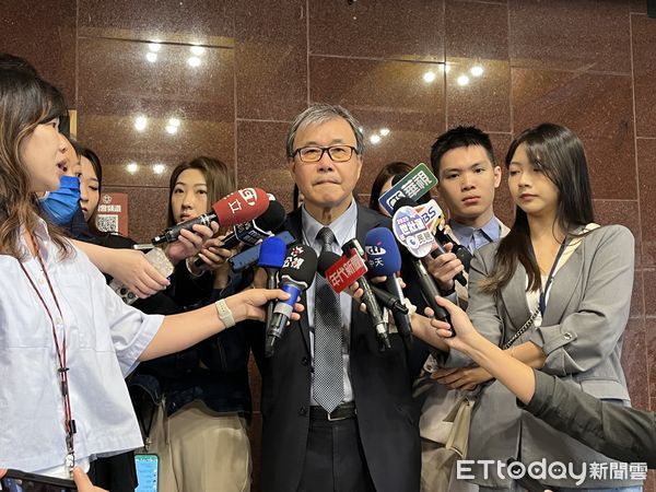 ▲▼鄭英耀表示，葉丙成請假不是為了逃避責任，而是為了確保調查公平公正。（圖／記者許敏溶攝）