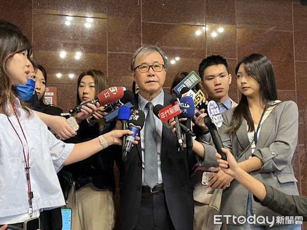 ▲▼鄭英耀表示，葉丙成請假不是為了逃避責任，而是為了確保調查公平公正。（圖／記者許敏溶攝）