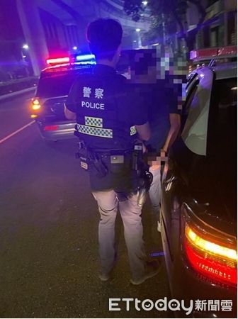 ▲▼竊車賊深夜攔查不停猛加油，員警掏槍嚇阻還搜出毒品。（圖／民眾提供，下同）