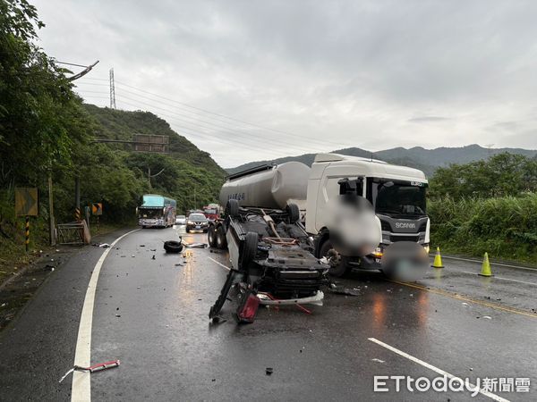 ▲▼ 基隆市安樂區北濱公路今(28)日清晨發生一起交通事故            。（圖／記者郭世賢翻攝）