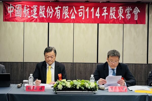 ▲中航董事長彭士孝(右)主持股東會，右總經理戴聖堅堅。（圖／中航提供）