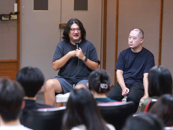 ▲《聽海湧》導演孫介珩、語言指導林良儒擔任「台語台表演班」客座講師。（圖／公視台語台提供）