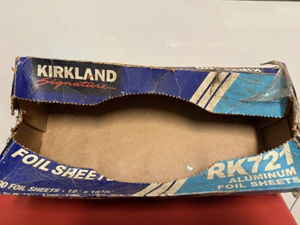 網友分享他買了一盒抽取式鋁箔紙，用了18年終於用完，「小孩也成年了」。（翻攝自臉書社團Costco好市多 商品經驗老實說）