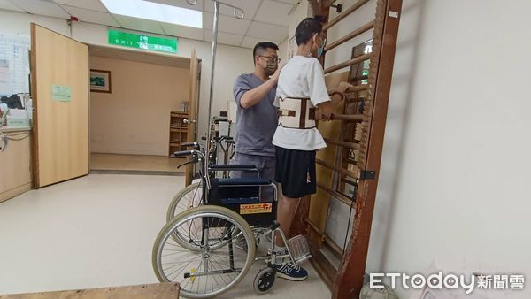 ▲出院前，院方特地為紹祥舉辦重生會 獻上滿滿祝福(門諾醫院提供下同)