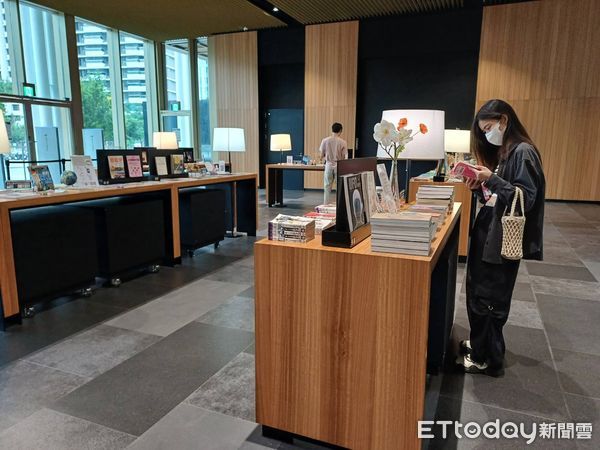 ▲誠品生活台南館盛大試營運，南市圖同步展現公共閱讀資源與城市閱讀實力。（記者林東良翻攝，下同）