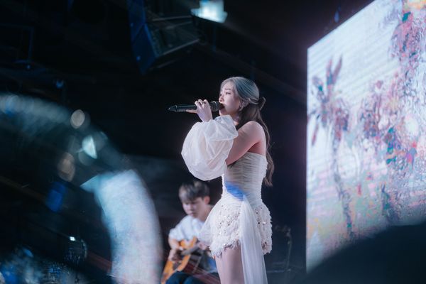 ▲▼艾薇辣洩小蠻腰開唱。（圖／環球音樂提供）