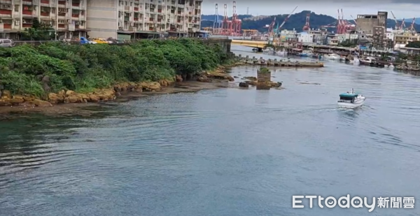 ▲▼             基隆港海濱國宅前方海域驚見女浮屍。（圖／記者郭世賢翻攝）