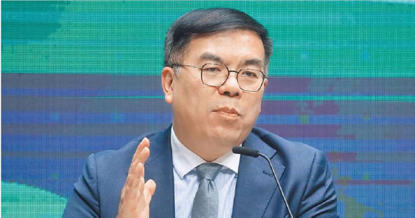 環境部長彭啟明的「煮菜空污論」引起輿論撻伐。（圖／報系資料照）