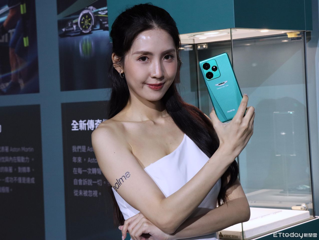 ▲▼        realme GT     。（圖／記者蘇晟彥攝）