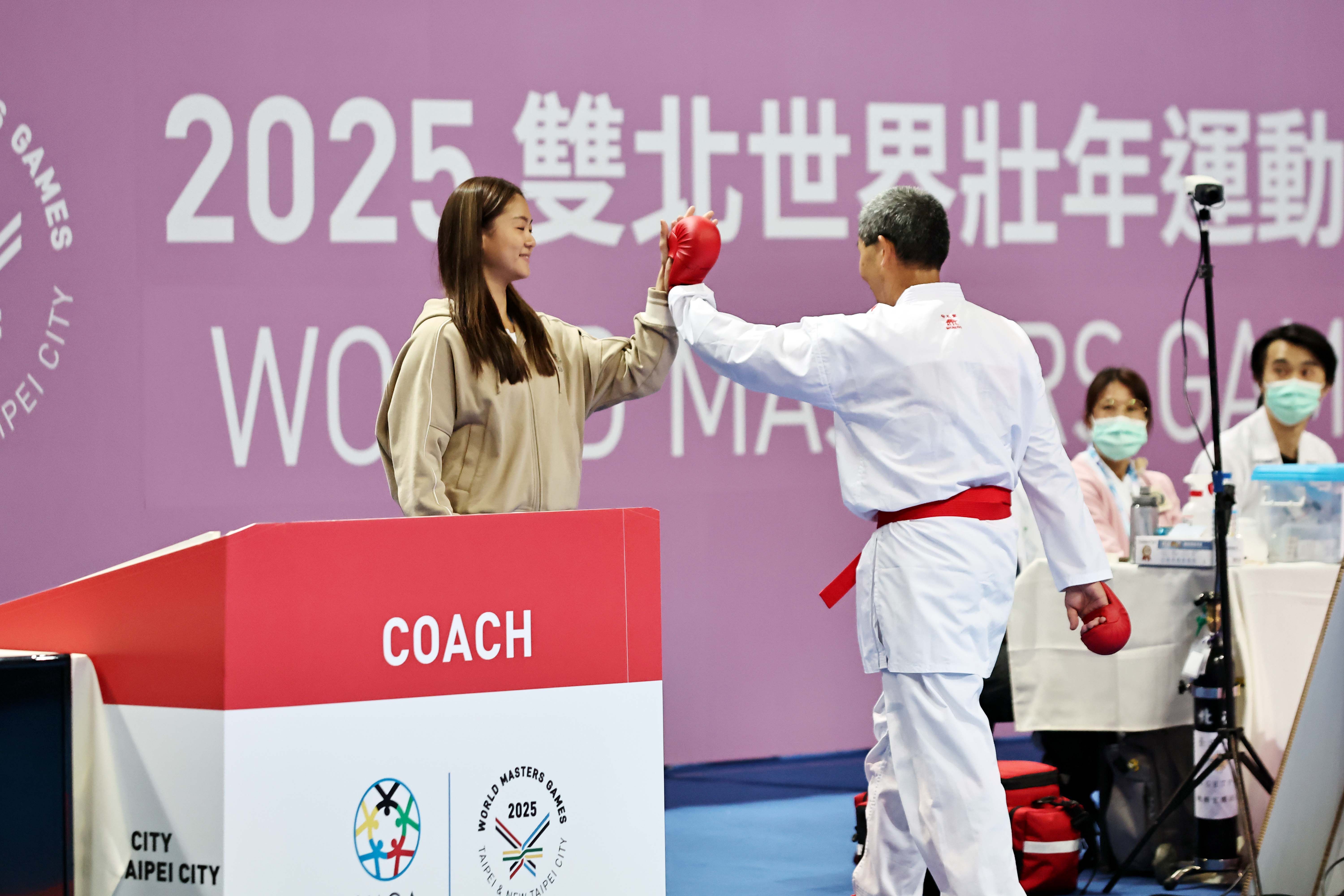 ▲▼「空手道小清新」文姿云在世壯運化身教練，陪恩師趙志才完成參加國際賽的夢想。（圖／2025雙北世壯運執委會提供）