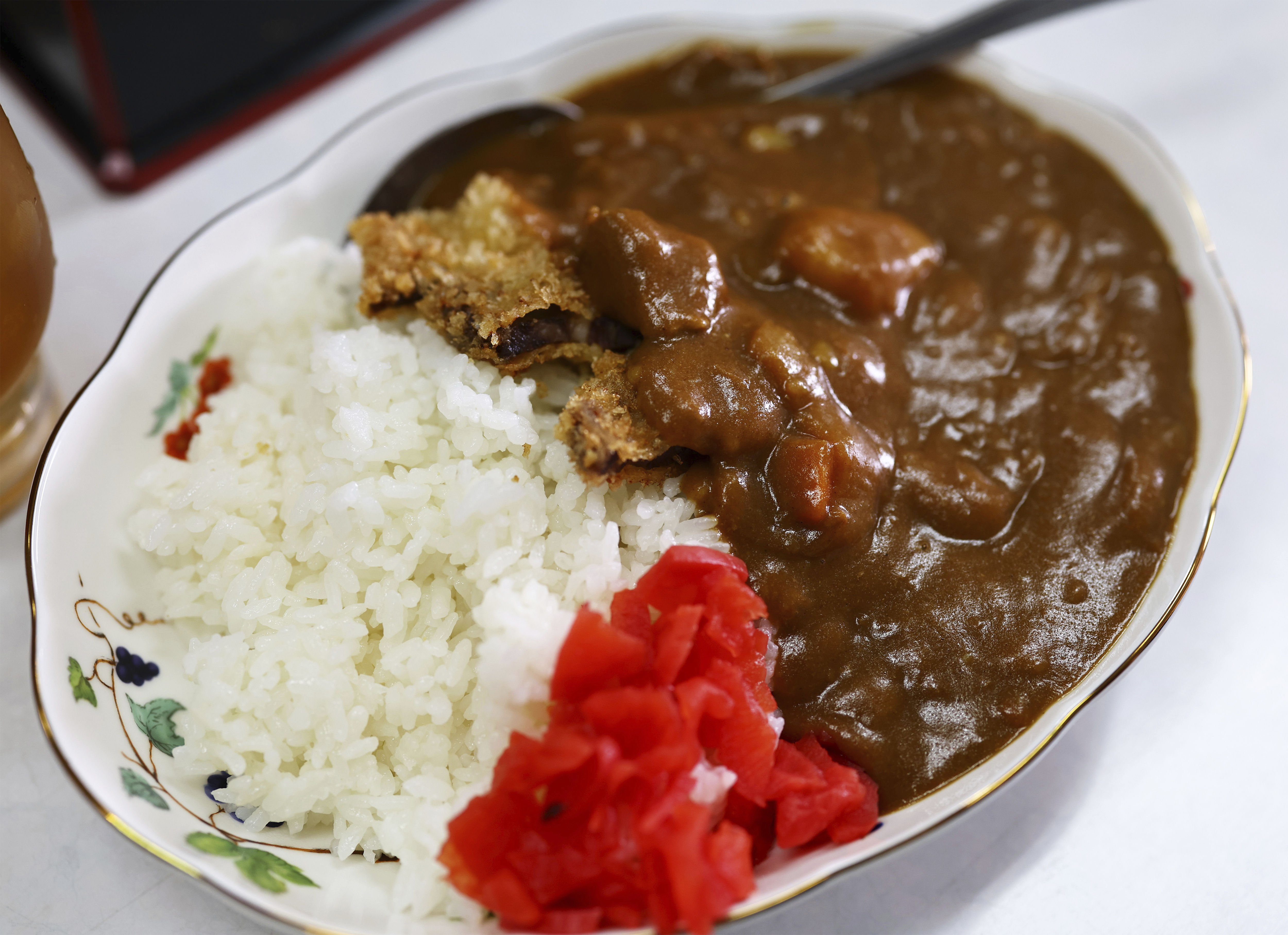 ▲▼日本廣島縣福山市傳統平價餐廳提供的牛肉咖哩飯。（圖／達志影像／美聯社）