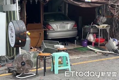 27歲女今天駕照到手就出事!撞傷19歲機車騎士 再衝進肉燥飯店家