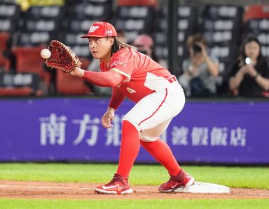 吉力吉撈「守」出驚喜！一壘首秀開轟+美技　6局完成任務退場