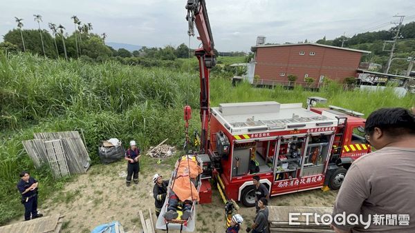 ▲▼竹山建築工地工人遭插入眼窩救護。（圖／記者高堂堯翻攝）