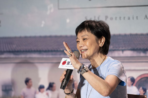 ▲張艾嘉、林奕華出席《梁祝的繼承者們之自畫像》開賣記者會。（圖／果實文教基金會）