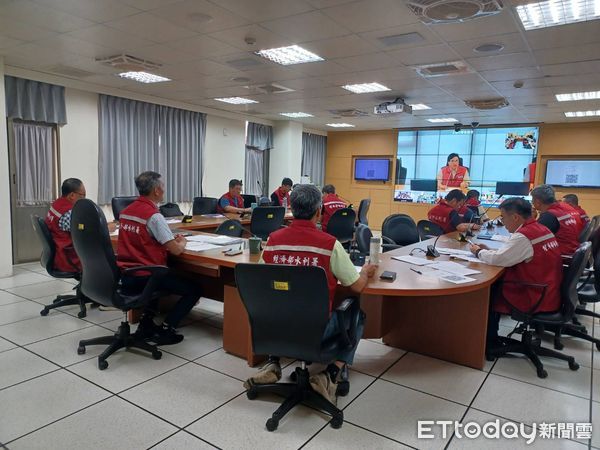 ▲今日晚間至29日受鋒面通過影響，部分地區將有短延時強降雨，及局部豪雨發生機率。提醒山區及沿海低窪地區應特別防範強降雨、雷擊及瞬間強陣風等氣現象。（圖／記者游瓊華翻攝）