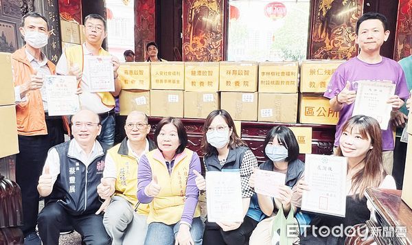 ▲桃園市八德區三元宮愛心肉粽捐贈儀式，將分贈愛心肉粽給各單位。（圖／記者沈繼昌翻攝）