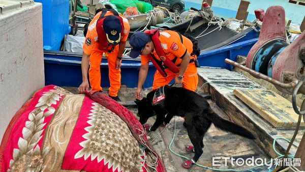 ▲海巡端午異地同步掃蕩 海陸空聯防堵不法。（圖／記者郭世賢翻攝）