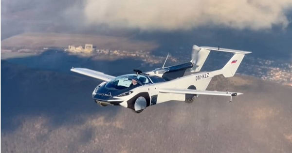 斯洛伐克的科技公司Klein Vision推出天車AirCar，預估將在2026年初正式量產上市。（圖／YouTube／KleinVision）