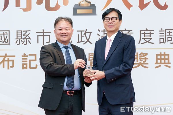 ▲▼施政滿意度高雄贏得六都金獎，陳其邁：拚搏到最後一秒回饋市民。（圖／記者賴文萱翻攝）