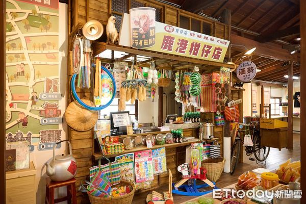 ▲鹿港30年蛋黃酥老店開文創館。（圖／新口味食品行提供）