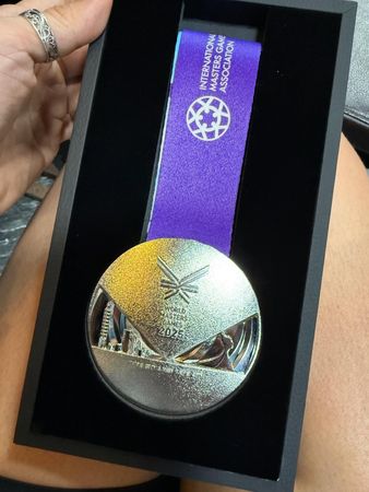 ▲房思瑜參加小龍舟女子賽事，接連摘下兩面銀牌。（圖／翻攝自Threads／serenahouse）