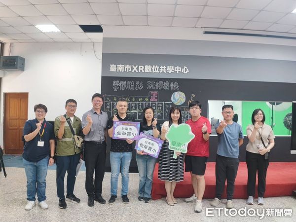 ▲台南市XR數位共學中心攜手雲科大團隊開發VR教材《紫斑蝶大蒐秘》，學生體驗沉浸式學習。（記者林東良翻攝，下同）