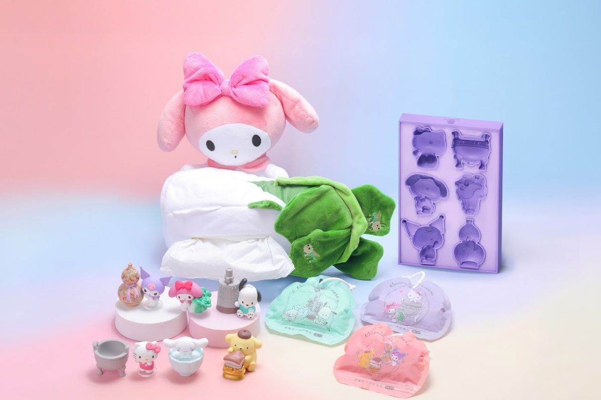▲▼7-11推「故宮X三麗鷗」聯名周邊　酷洛米、美樂蒂抱翠玉白菜。（圖／業者提供）