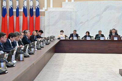 行政院通令各級機關、地方政府 禁軍公教持有大陸居住證