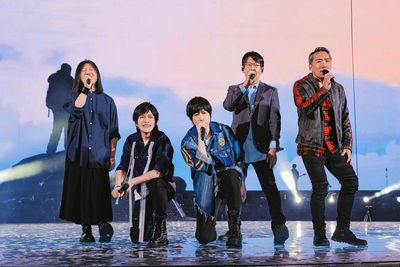 五月天開唱灑巨型洋蔥！　歌迷為已逝弟點歌：12年前是他重生日